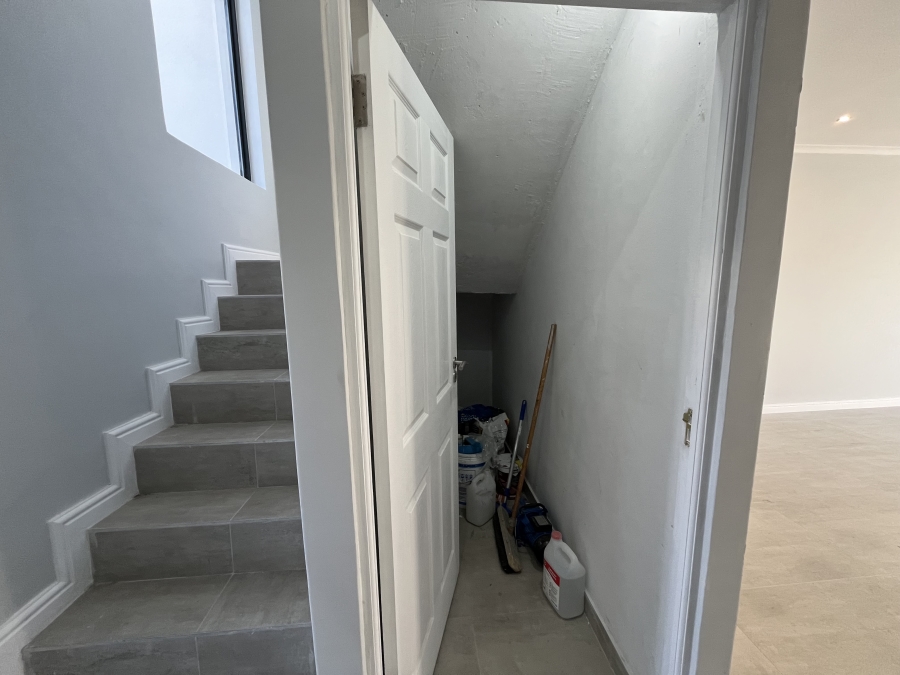 4 Bedroom Property for Sale in Sandown Western Cape
